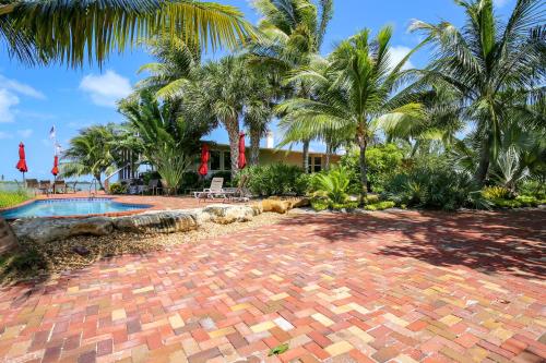Bay Harbor View in Sugarloaf Shores (FL) Bay Harbor View in Sugarloaf Shores (FL)