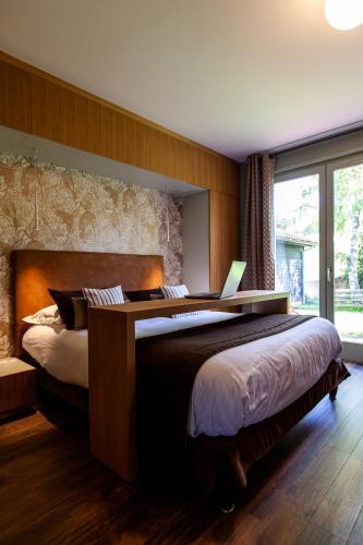 La Tour Hotel-Restaurant in Chasse-sur-Rhone La Tour Hotel-Restaurant in Chasse-sur-Rhone