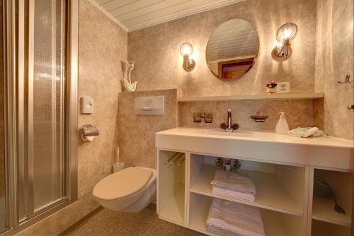 Bathroom, Waldgasthaus Lehmen in Schwende Bathroom, Waldgasthaus Lehmen in Schwende
