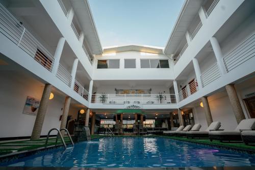 مسبح, Runway Hotel in Piarco مسبح, Runway Hotel in Piarco
