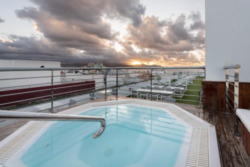 Úszómedence, Exe Las Palmas in Gran Canaria Úszómedence, Exe Las Palmas in Gran Canaria