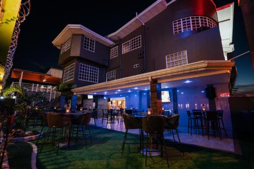 A szálláshely kívülről, Runway Hotel near Piarco nemzetközi repülőtér A szálláshely kívülről, Runway Hotel near Piarco nemzetközi repülőtér