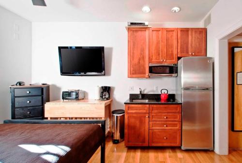 在meiguo.com看到的Boston Christopher的介绍图片