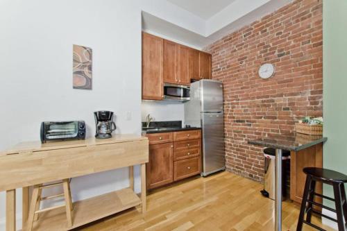 在meiguo.com看到的Boston Christopher的介绍图片