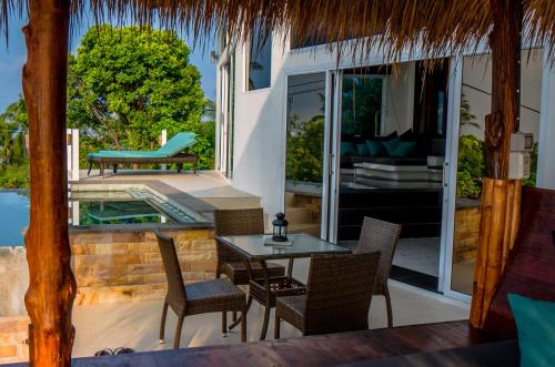 Balcony/terrace, Horizon Luxury Pool Villas Koh Tao in Jansom Bay Balcony/terrace, Horizon Luxury Pool Villas Koh Tao in Jansom Bay