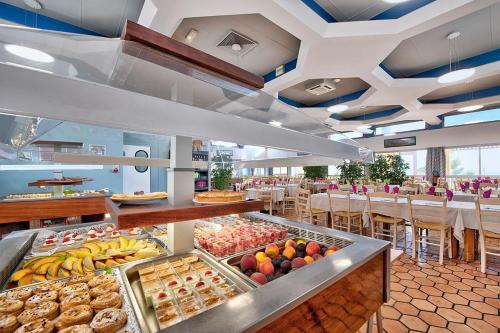 Restaurant, Village Club Les Mas de L'Esterel in Saint-Raphael Restaurant, Village Club Les Mas de L'Esterel in Saint-Raphael