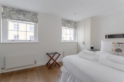 This photo about Stunning & Modern 3Bed House in Victoria. shared on HyHotel.com