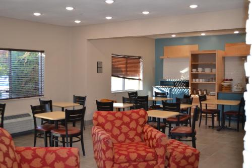 設施, 菲爾維海茨麗怡酒店 (Country Inn & Suites by Radisson, Fairview Heights, IL) in 美景高原 (IL) 設施, 菲爾維海茨麗怡酒店 (Country Inn & Suites by Radisson, Fairview Heights, IL) in 美景高原 (IL)