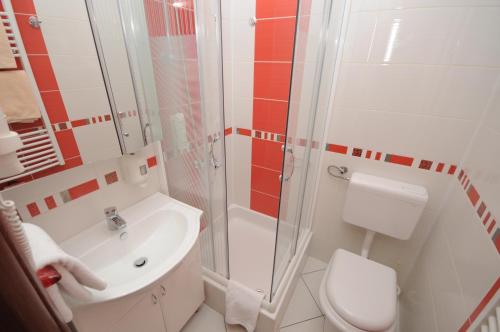 This photo about Golden Card Motel shared on HyHotel.com