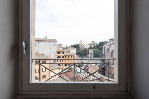 Stunning views over central Rome's rooftops - image 6