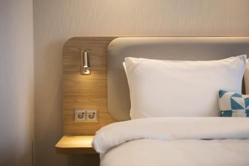 This photo about Holiday Inn Express - Hamburg - City Hauptbahnhof shared on HyHotel.com