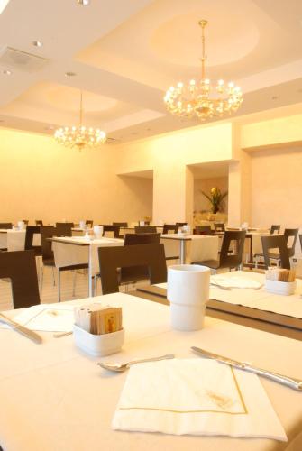 Bar/ Salón, San Giorgio, Sure Hotel Collection by Best Western in Forli Bar/ Salón, San Giorgio, Sure Hotel Collection by Best Western in Forli