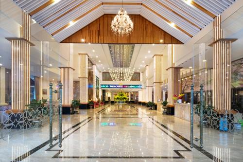 入口, 拉達拉特酒店 (Ladalat Hotel) near 心晴大叻真絲手工刺繡 入口, 拉達拉特酒店 (Ladalat Hotel) near 心晴大叻真絲手工刺繡