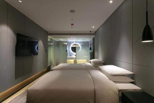 This photo about Ramada by Wyndham Yangzhou Slender West Lake shared on HyHotel.com