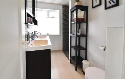 Baño, Three-Bedroom Holiday Home in Nyborg in Nyborg Baño, Three-Bedroom Holiday Home in Nyborg in Nyborg
