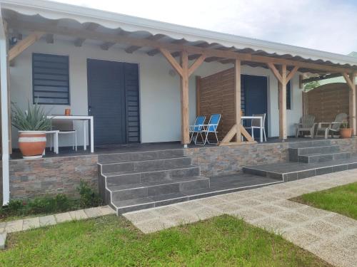 ZANNANNA F1 de charme tout equipe Le Moule avec piscine in Le Moule ZANNANNA F1 de charme tout equipe Le Moule avec piscine in Le Moule