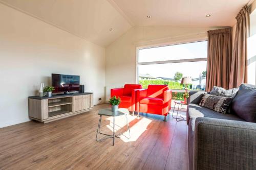 Shared lounge/TV area, TopParken – Recreatiepark de Woudhoeve in Wimmenum Shared lounge/TV area, TopParken – Recreatiepark de Woudhoeve in Wimmenum