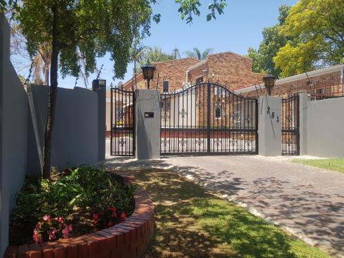 Entrance, ALIMOP GUESTHOUSE in Randburg Entrance, ALIMOP GUESTHOUSE in Randburg
