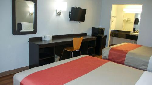 Motel 6-Fayetteville, AR in Fayetteville (AR) Motel 6-Fayetteville, AR in Fayetteville (AR)