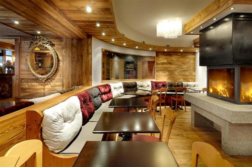 Pub/salong, Park Hotel Suisse & Spa in Chamonix-Mont-Blanc Pub/salong, Park Hotel Suisse & Spa in Chamonix-Mont-Blanc