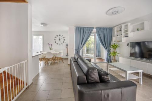 Appartement de 4 chambres a 13 minutes de Paris (train) in Juvisy Appartement de 4 chambres a 13 minutes de Paris (train) in Juvisy