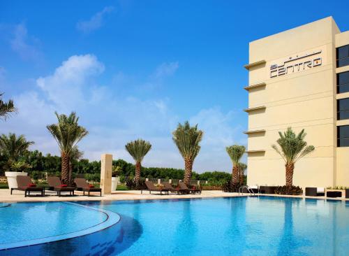 Piscina, Centro Sharjah in Aeroporto Internacional Sharjah Piscina, Centro Sharjah in Aeroporto Internacional Sharjah