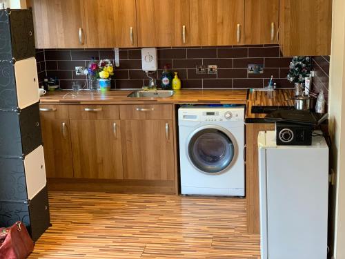Hôtel NEW SPACIOUS 2 BEDROOM FLAT