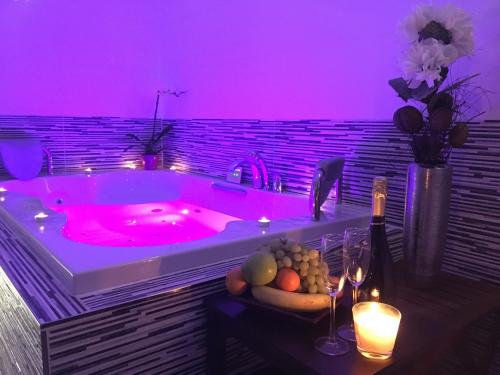 Hot tub, Grandium Hotel Prague near Hlavní Nádraží Metro station Hot tub, Grandium Hotel Prague near Hlavní Nádraží Metro station