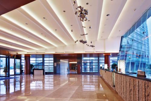 Lobby, Grand Skylight International Hotel Shenzhen Guanlan, Near Metro Station, Shenzhen North Railway in Longhua New District Lobby, Grand Skylight International Hotel Shenzhen Guanlan, Near Metro Station, Shenzhen North Railway in Longhua New District