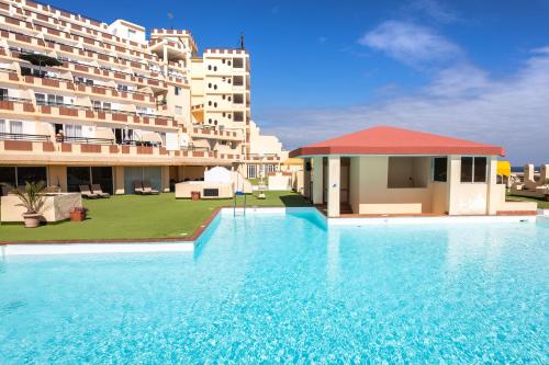Hotel Palm Garden with sea views to the beach, pools