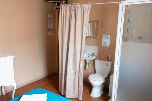 Phòng tắm, Shark Shack Backpackers in Mossel Bay Phòng tắm, Shark Shack Backpackers in Mossel Bay