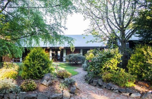 Alpine Lodge Motel in Hanmer Springs Alpine Lodge Motel in Hanmer Springs