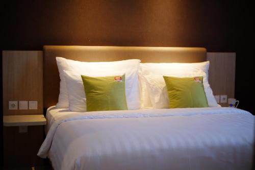 ホテル ダファム パシフィック カエサール (Hotel Dafam Pacific Caesar) near Blockbuster Museum Surabaya ホテル ダファム パシフィック カエサール (Hotel Dafam Pacific Caesar) near Blockbuster Museum Surabaya