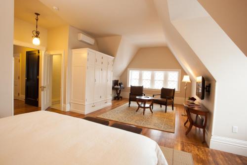 This photo about InnBuffalo off Elmwood shared on HyHotel.com