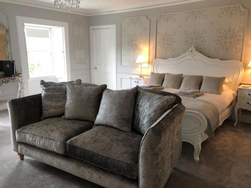Branxholme Castle (Bed & Breakfast) in هاويك Branxholme Castle (Bed & Breakfast) in هاويك