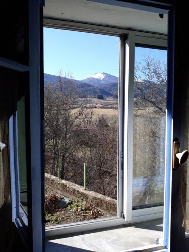 Vue sur L'Ourtizet in Roquefeuil Vue sur L'Ourtizet in Roquefeuil