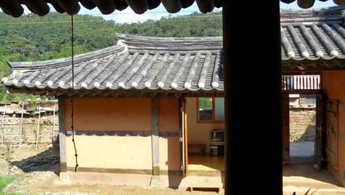 This photo about Goseong Choi Pilgan`s Old House shared on HyHotel.com
