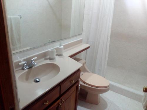 Bathroom, La Casa de Cariari Al Golf in Heredia Bathroom, La Casa de Cariari Al Golf in Heredia