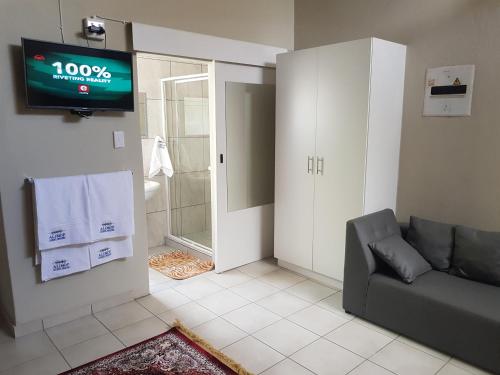 Shared lounge/TV area, ALIMOP GUESTHOUSE in Randburg Shared lounge/TV area, ALIMOP GUESTHOUSE in Randburg