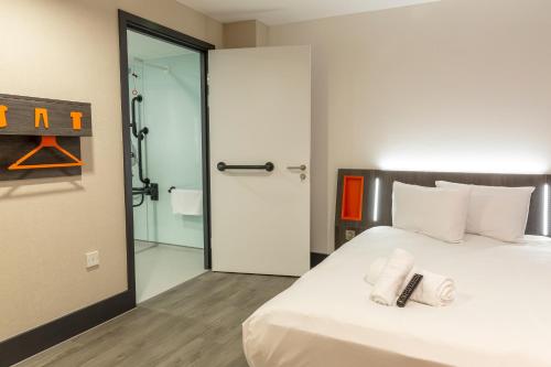 Easyhotel Reading in Reading Easyhotel Reading in Reading