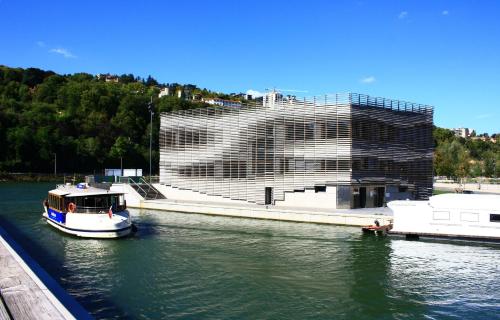 Nearby attraction, Lyon Confluence - Superbe pied a terre avec parking prive en option near La Sucriere Nearby attraction, Lyon Confluence - Superbe pied a terre avec parking prive en option near La Sucriere