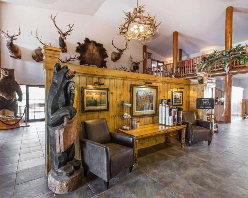 Фойє, The Antler Lodge - Gardiner in Гардінер (Монтана) Фойє, The Antler Lodge - Gardiner in Гардінер (Монтана)
