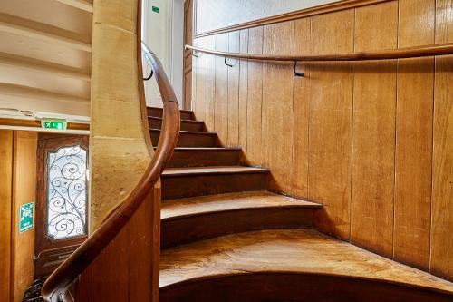 Αίθουσα υποδοχής, Hotel Saint Etienne in Καέν Αίθουσα υποδοχής, Hotel Saint Etienne in Καέν