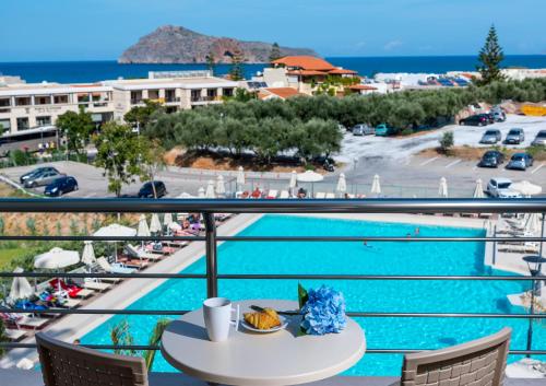 شرفة/ تراس, Porto Platanias Village Resort in بلاتانياس شرفة/ تراس, Porto Platanias Village Resort in بلاتانياس