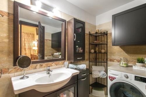 This photo about Luxury TownHouse and Town Apartment shared on HyHotel.com