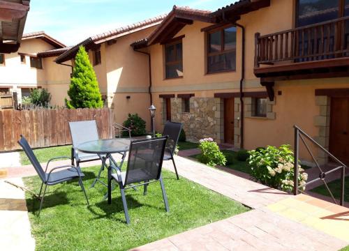 Kert, Apartamentos Bores in Vega De Liebana Kert, Apartamentos Bores in Vega De Liebana