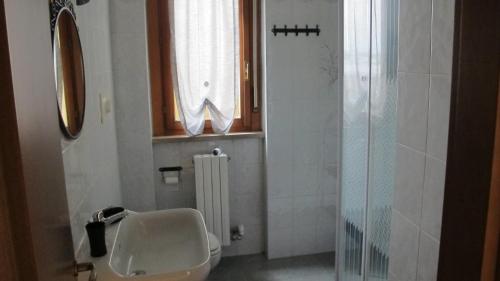 Bagno, LA SISTEMAZIONE BRILLANTINO GOLD in Pieve Emanuele Bagno, LA SISTEMAZIONE BRILLANTINO GOLD in Pieve Emanuele