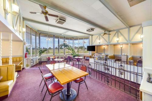 Restaurant, Hospitality Inn in North Platte Restaurant, Hospitality Inn in North Platte