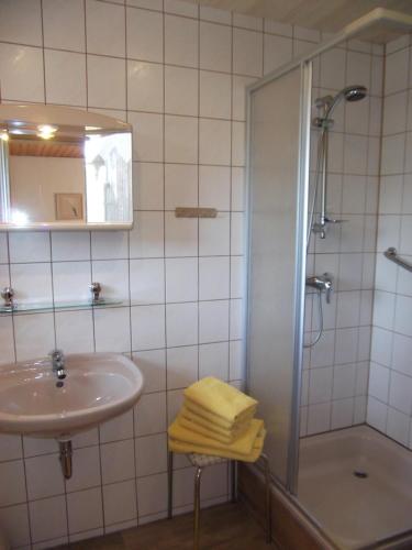 Bathroom, Ferienwohnung Erzgebirge - Pobershau - mit schonem Ausblick, ruhige, beste Lage in Pobershau Bathroom, Ferienwohnung Erzgebirge - Pobershau - mit schonem Ausblick, ruhige, beste Lage in Pobershau