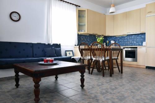 Konyha, The Stone Beach House in the area of Kampi, Koundouros in Ioulida Konyha, The Stone Beach House in the area of Kampi, Koundouros in Ioulida